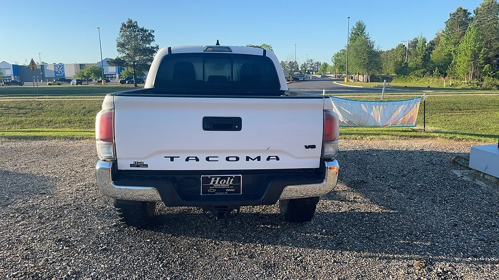 2023 Toyota Tacoma null image 3