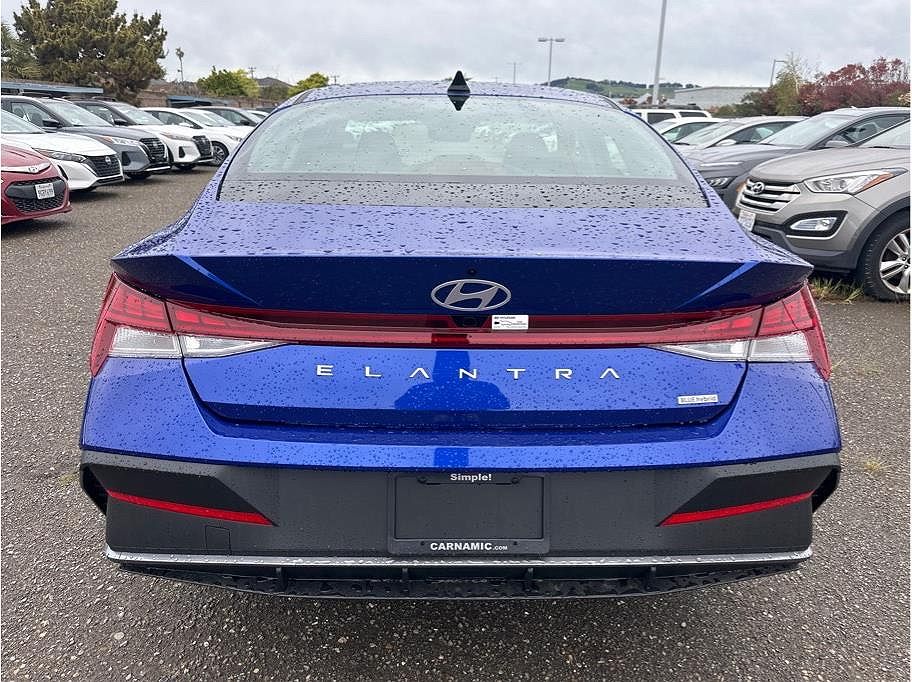 2024 Hyundai Elantra Blue image 5