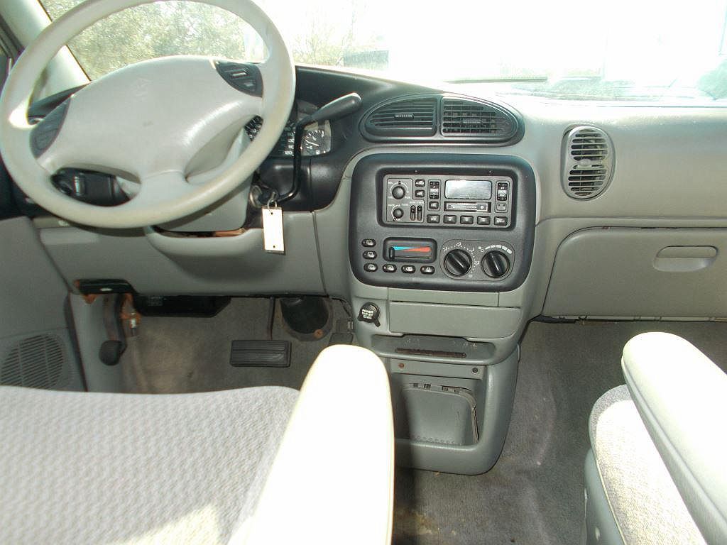 1999 Plymouth Voyager SE image 6