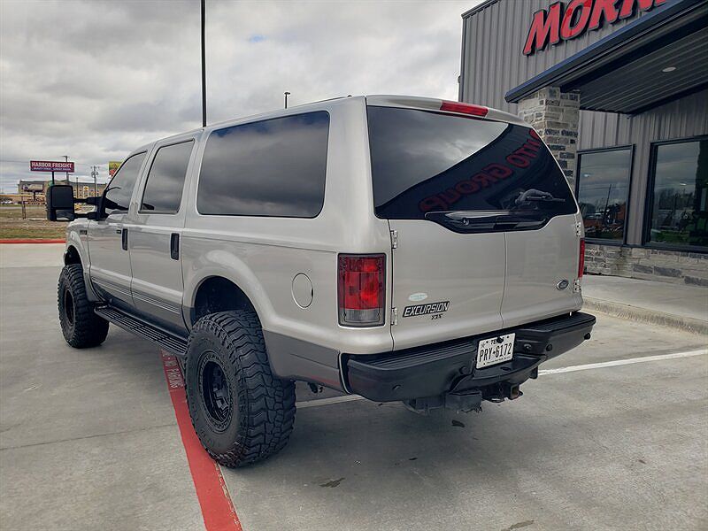 2003 Ford Excursion XLT image 2