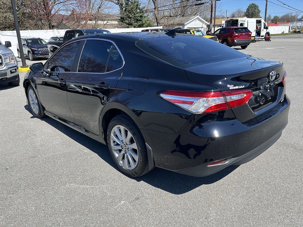 2020 Toyota Camry LE image 5
