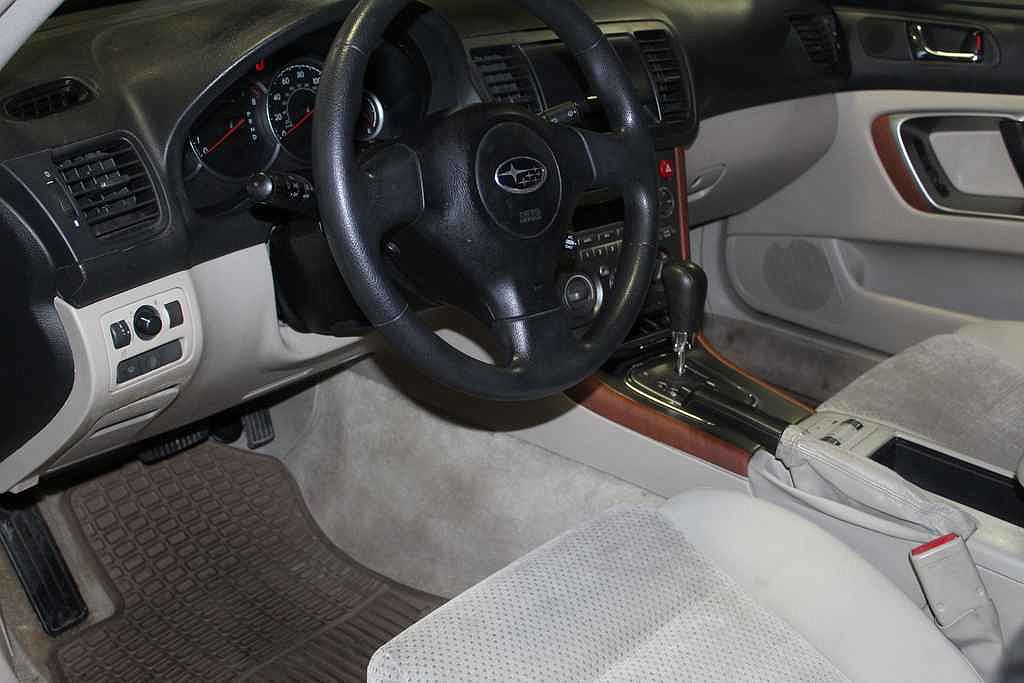 2006 Subaru Outback 2.5i image 4
