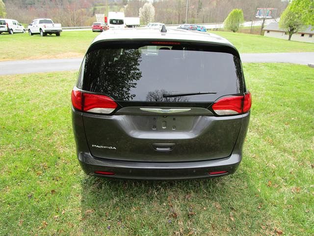 2018 Chrysler Pacifica L image 1