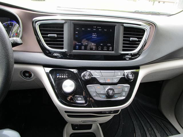 2018 Chrysler Pacifica L image 8