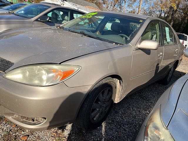2004 Toyota Camry LE image 2