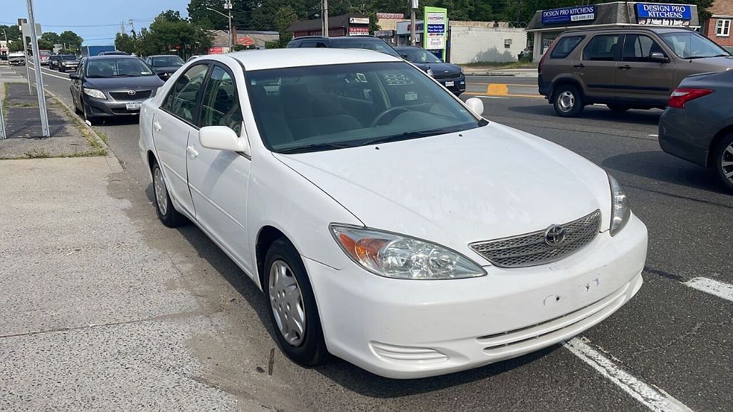 2002 Toyota Camry LE image 2