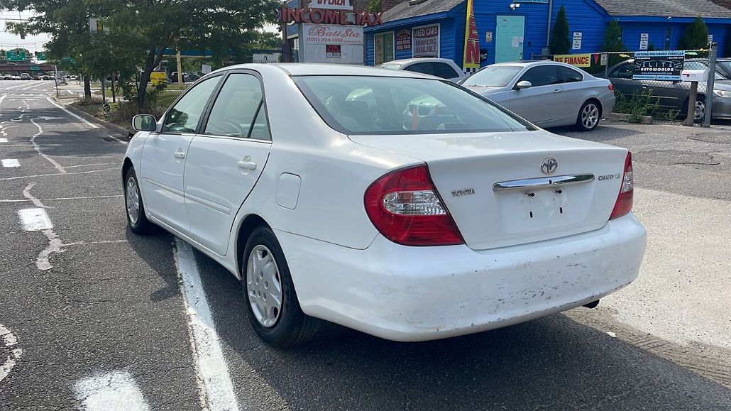 2002 Toyota Camry LE image 5