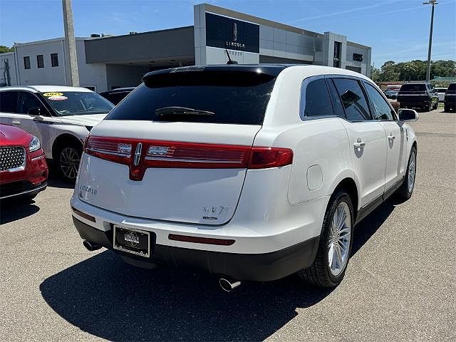 2014 Lincoln MKT null image 2