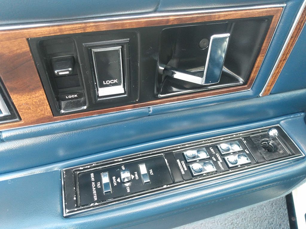1988 Cadillac DeVille null image 16