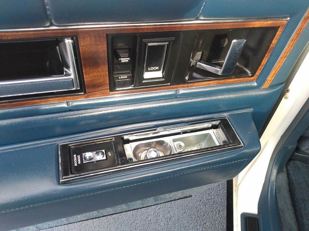 1988 Cadillac DeVille null image 24