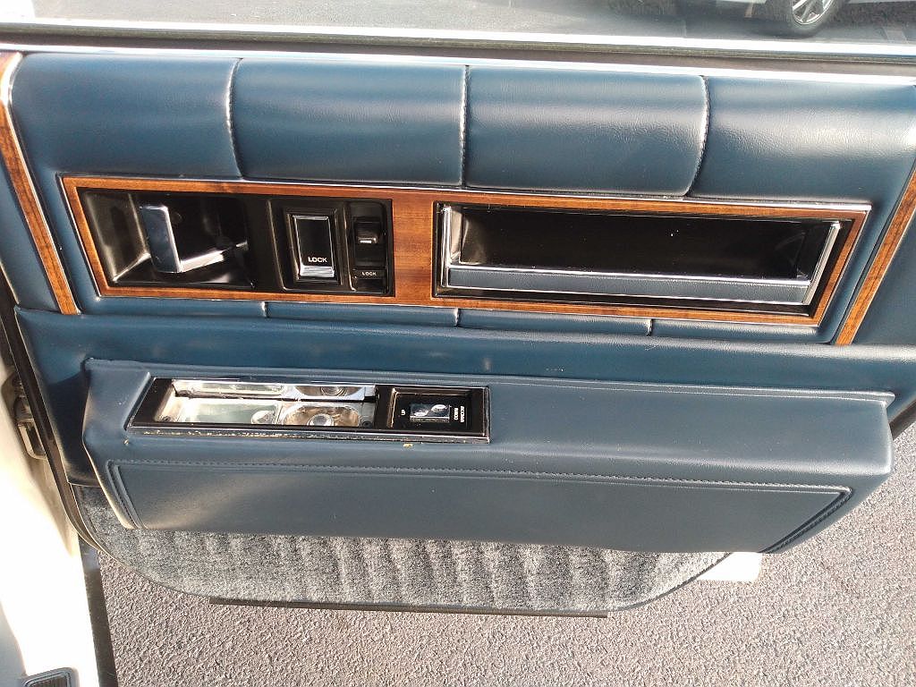 1988 Cadillac DeVille null image 31