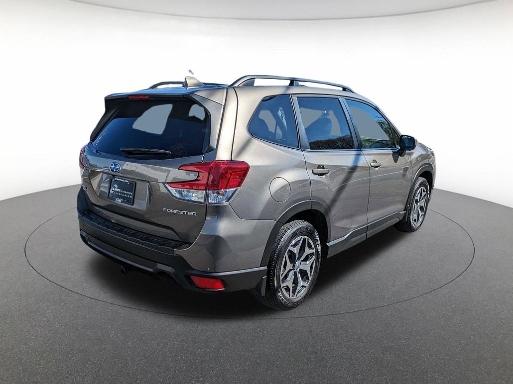 2020 Subaru Forester Premium image 2