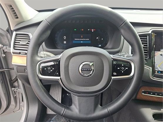 2025 Volvo XC90 Plus photo 11