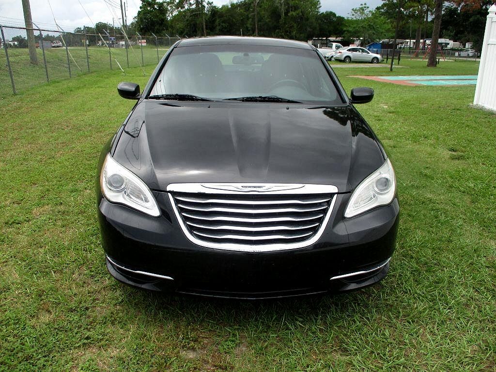 2012 Chrysler 200 Touring image 1