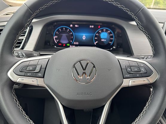 2025 Volkswagen Atlas Cross Sport SE Technology photo 4