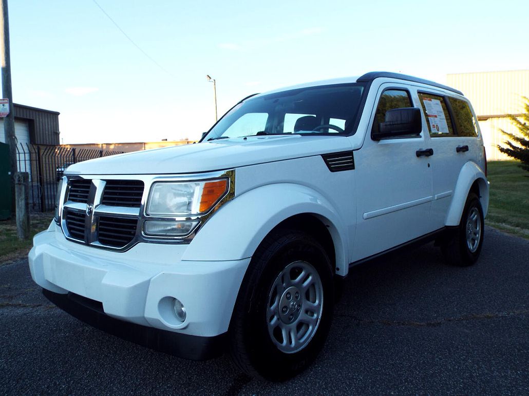 2011 Dodge Nitro SE image 2