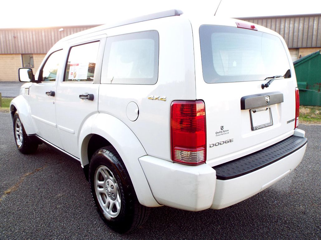 2011 Dodge Nitro SE image 3