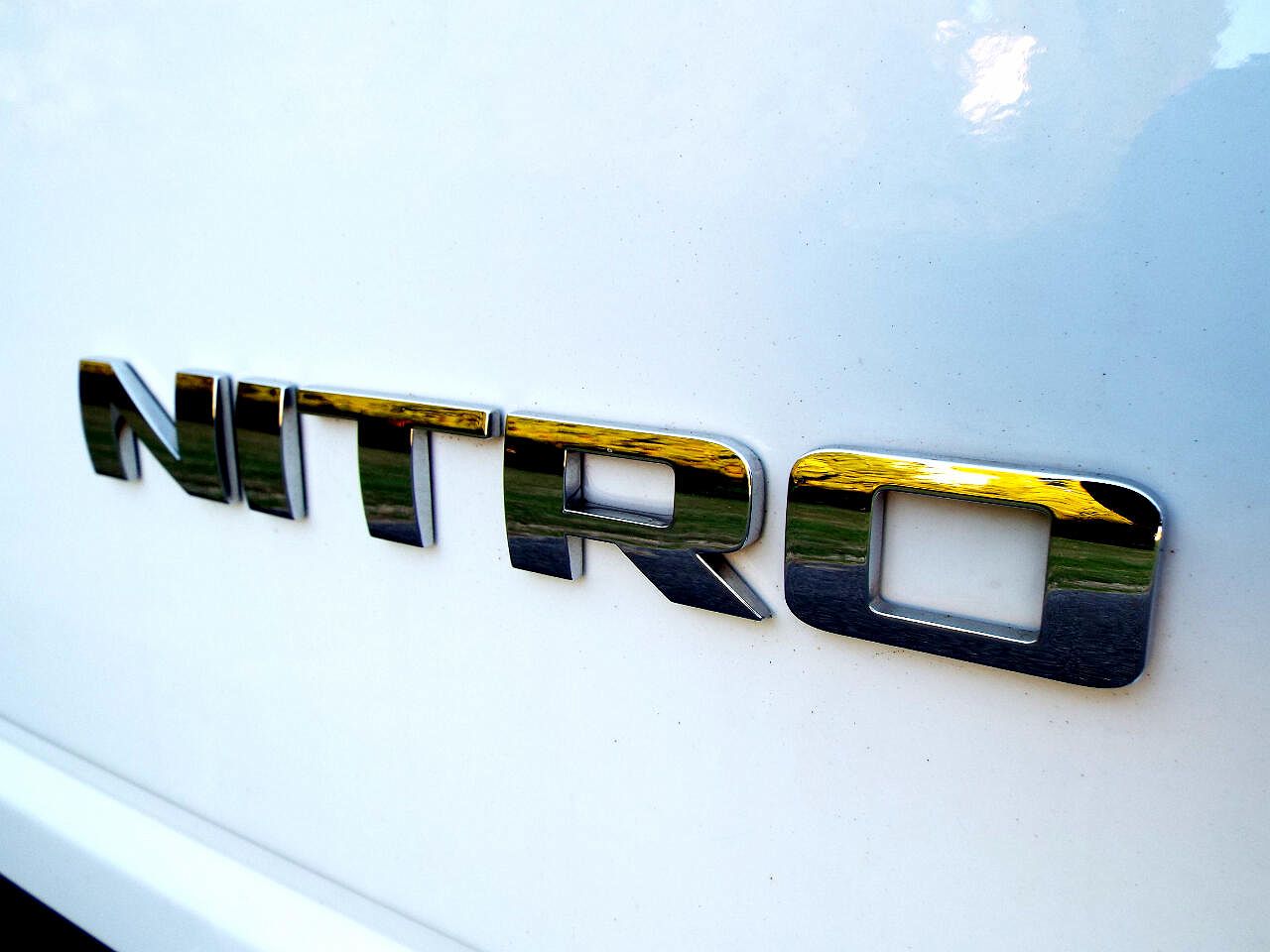 2011 Dodge Nitro SE image 6