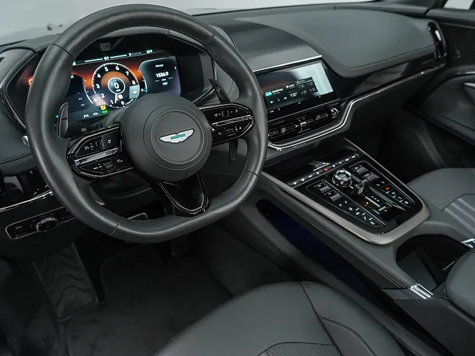 2025 Aston Martin DBX