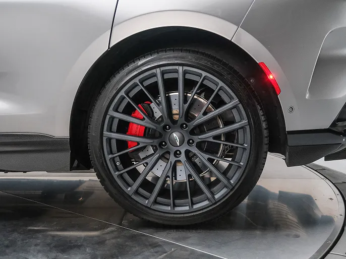 2025 Aston Martin DBX