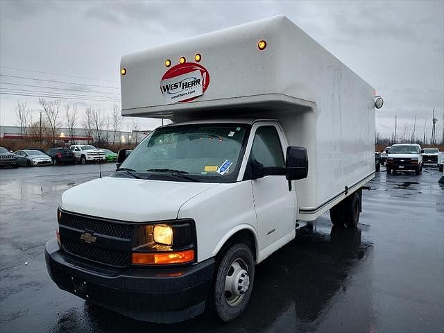 2017 Chevrolet Express 4500 image 3