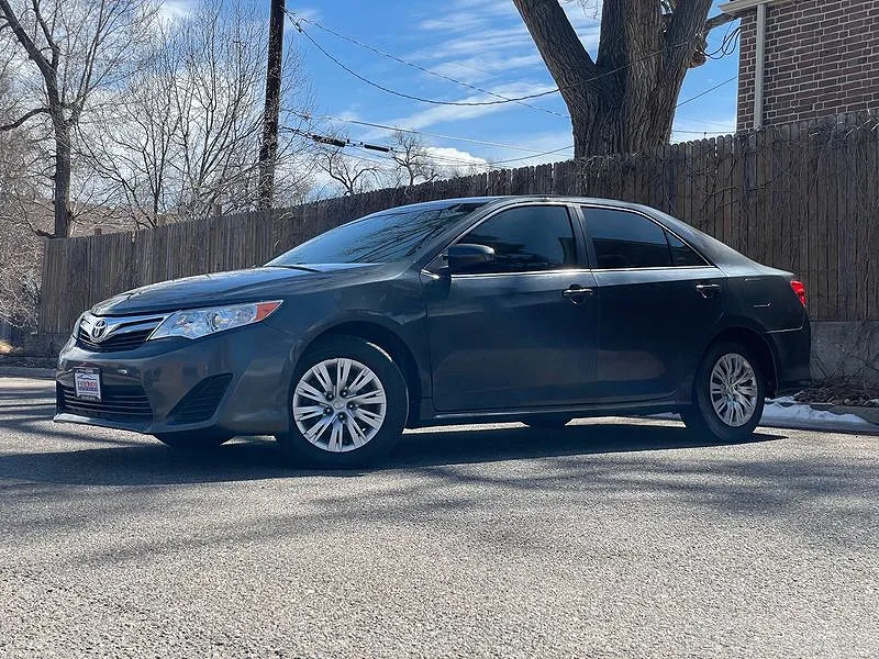 2014 Toyota Camry null image 0