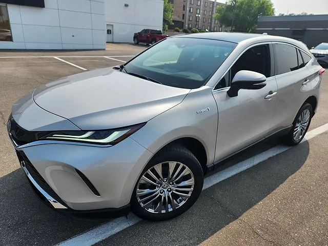2021 Toyota Venza Limited image 3