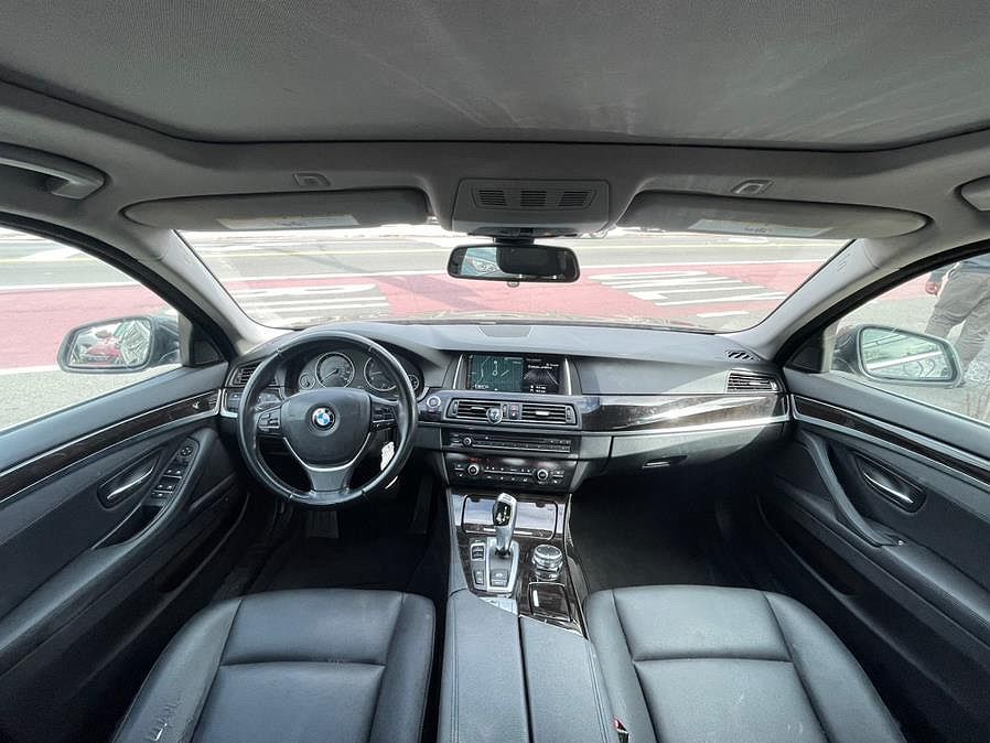 2015 BMW 5 Series 528i xDrive image 9
