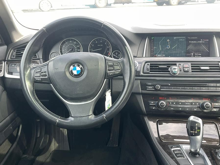 2015 BMW 5 Series 528i xDrive image 11