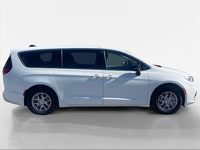 2024 Chrysler Pacifica Touring-L image 0