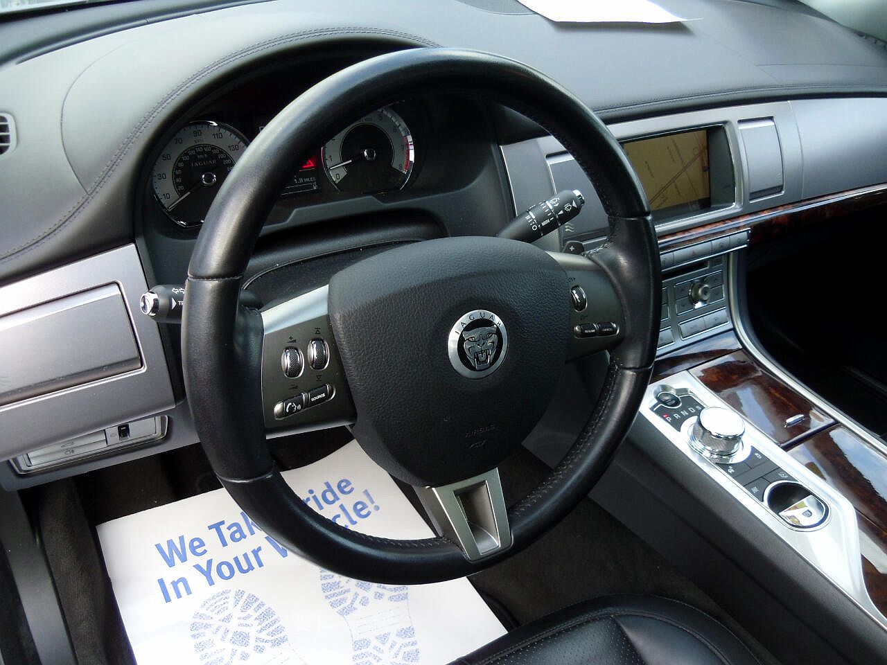 2010 Jaguar XF Premium image 14