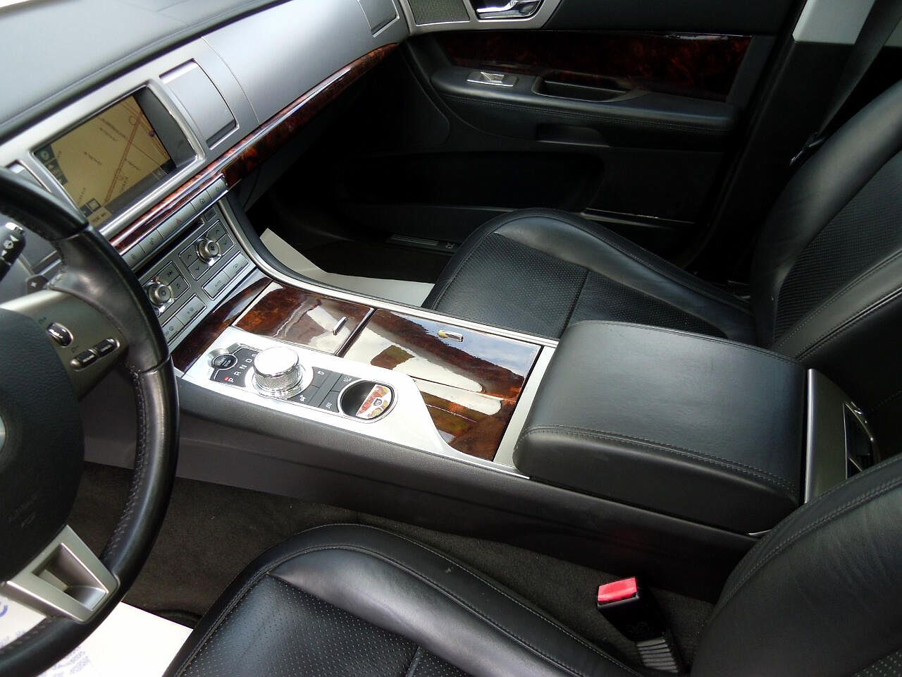2010 Jaguar XF Premium image 17