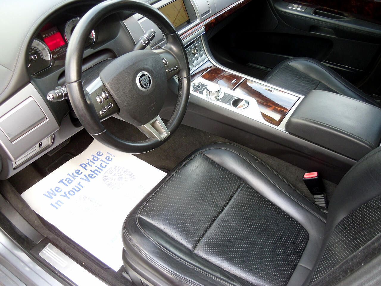 2010 Jaguar XF Premium image 18