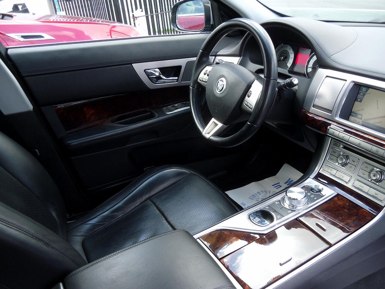 2010 Jaguar XF Premium image 21