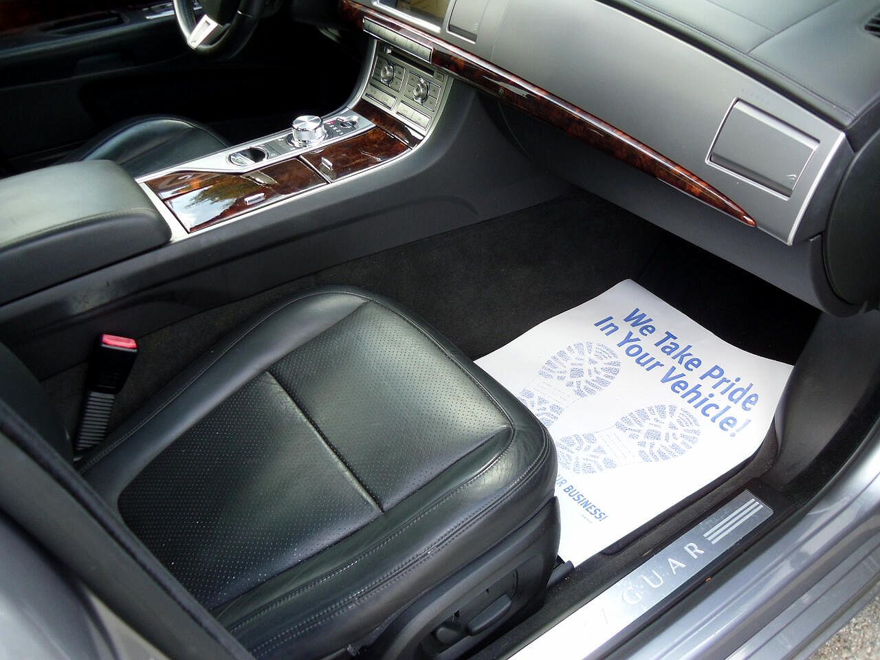 2010 Jaguar XF Premium image 23