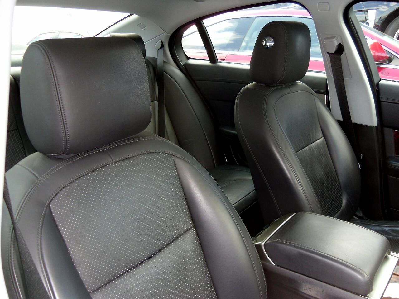 2010 Jaguar XF Premium image 26