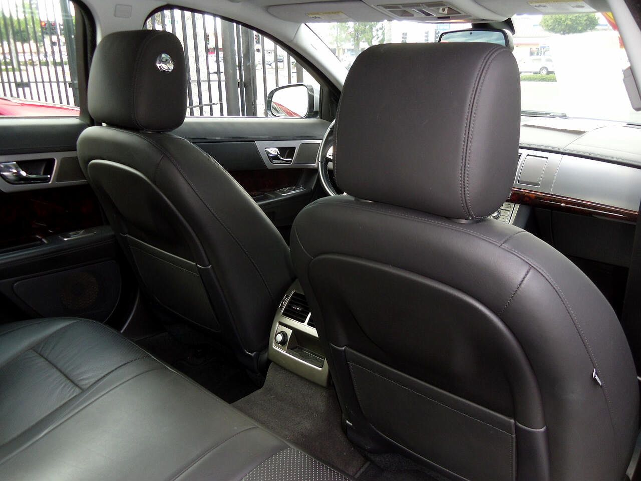 2010 Jaguar XF Premium image 29