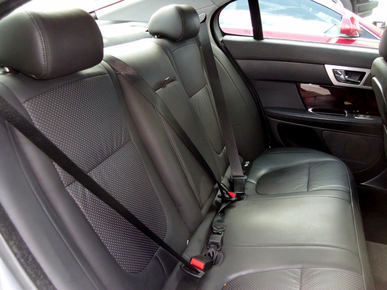 2010 Jaguar XF Premium image 31