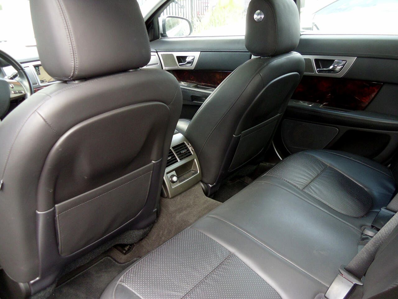 2010 Jaguar XF Premium image 33