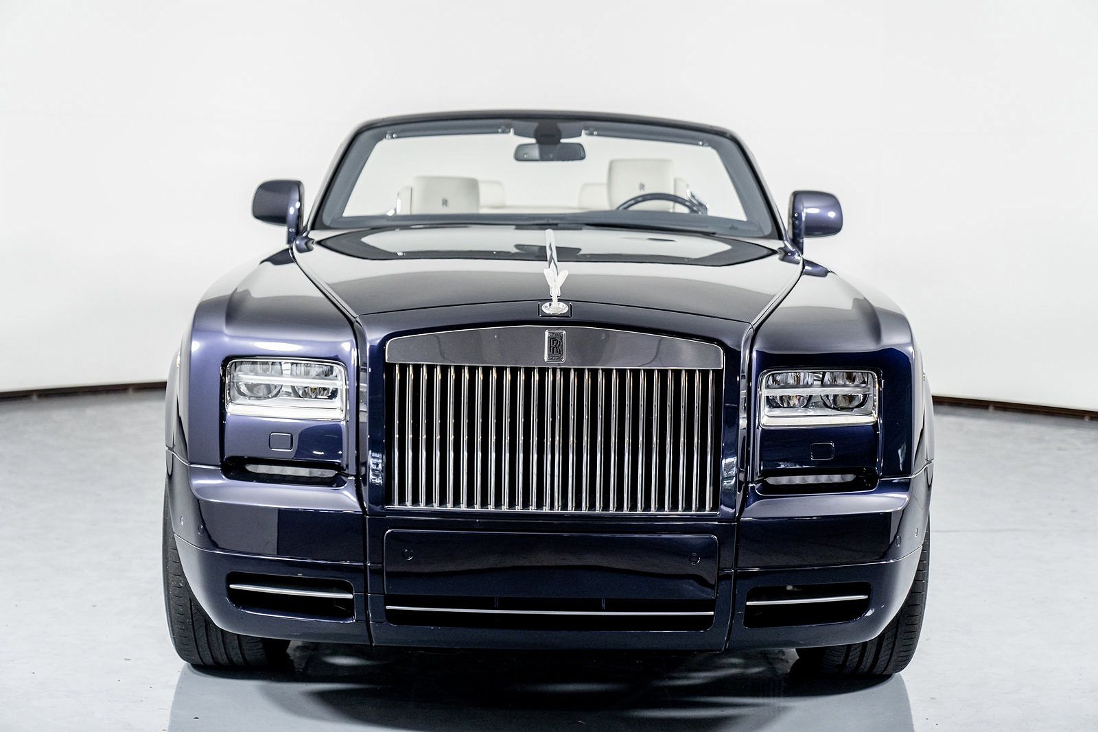 2016 Rolls-Royce Phantom Drophead image 21