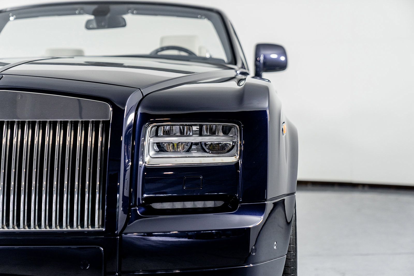 2016 Rolls-Royce Phantom Drophead image 23