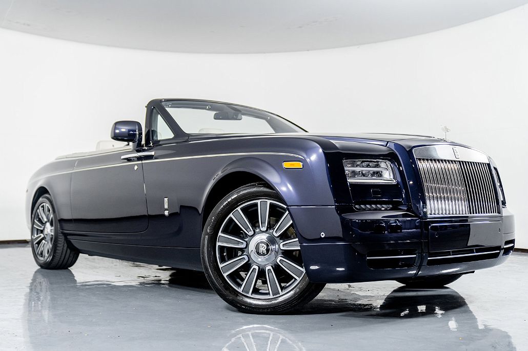 2016 Rolls-Royce Phantom Drophead image 3