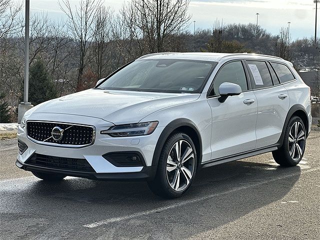 2025 Volvo V60