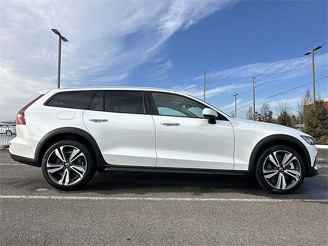 2025 Volvo V60