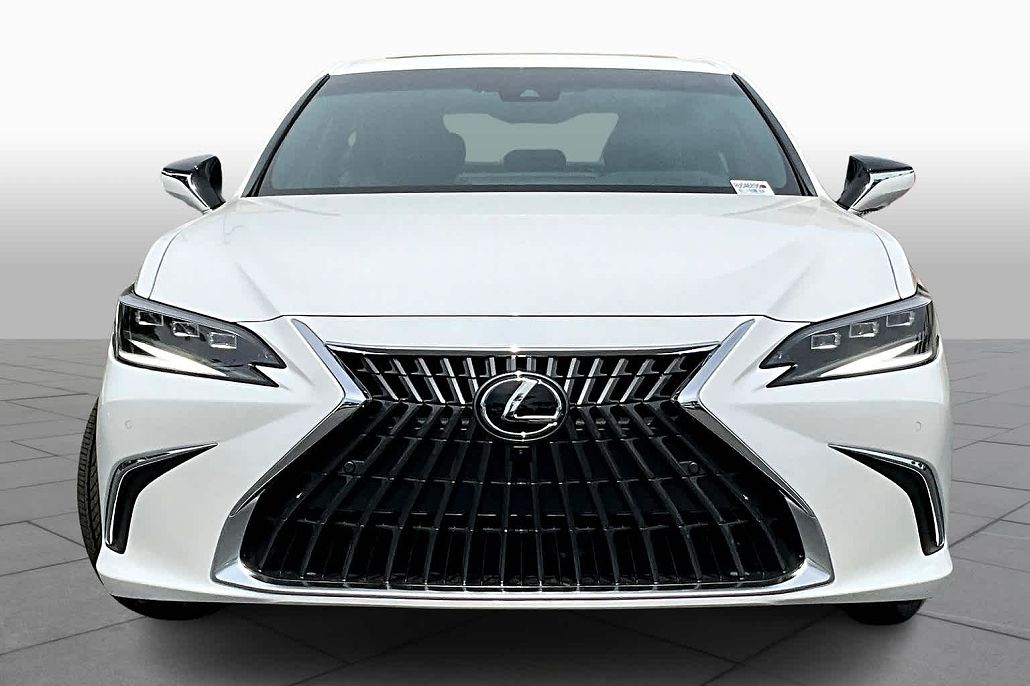 2024 Lexus ES 300h image 2