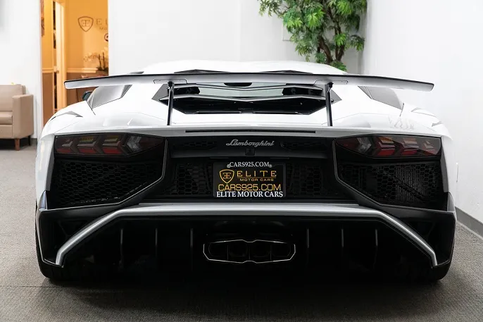 2016 Lamborghini Aventador