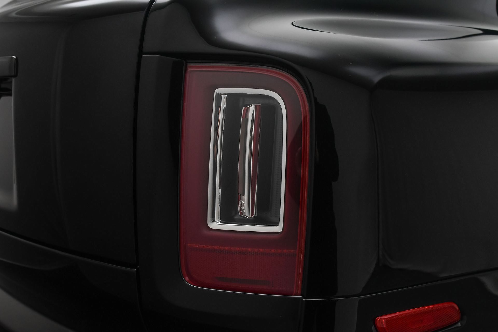 2023 Rolls-Royce Cullinan Black Badge image 25