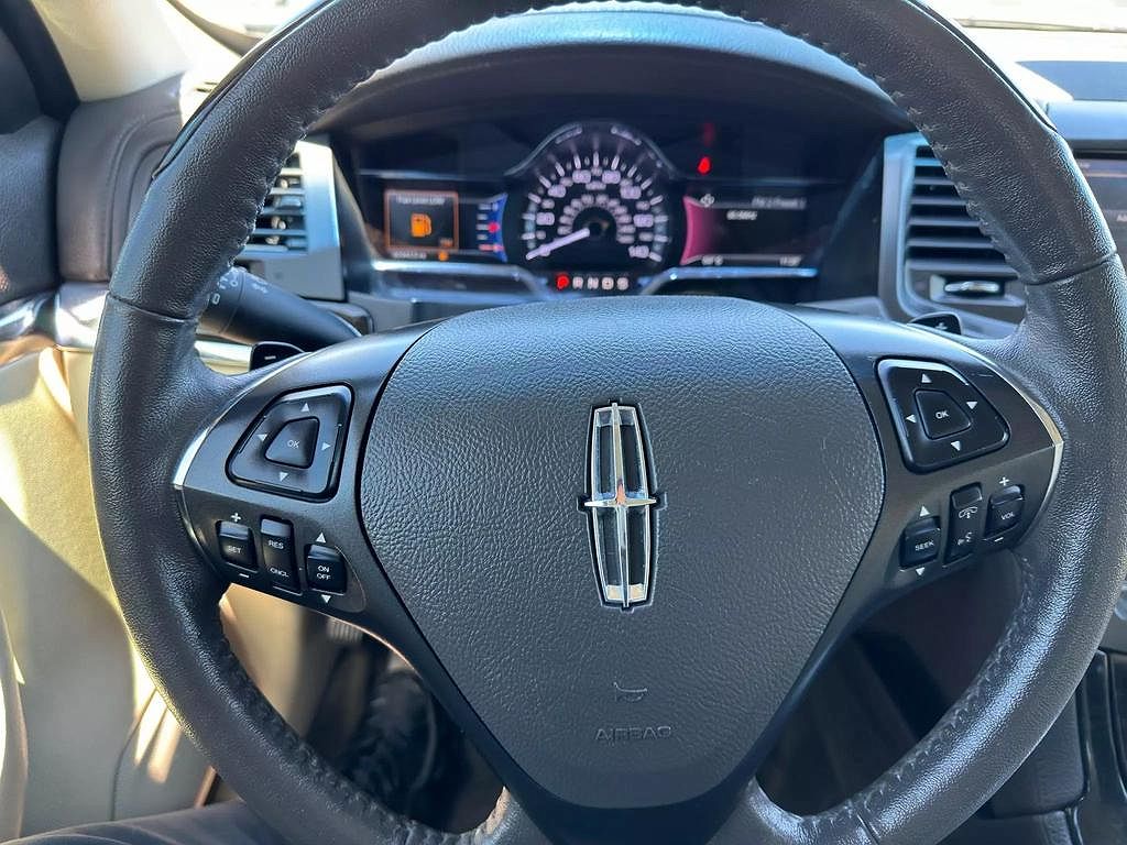 2014 Lincoln MKS null image 20