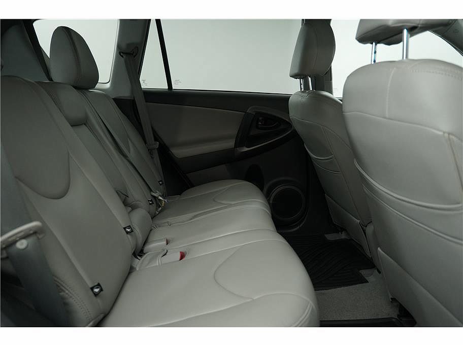 2012 Toyota RAV4 EV image 19