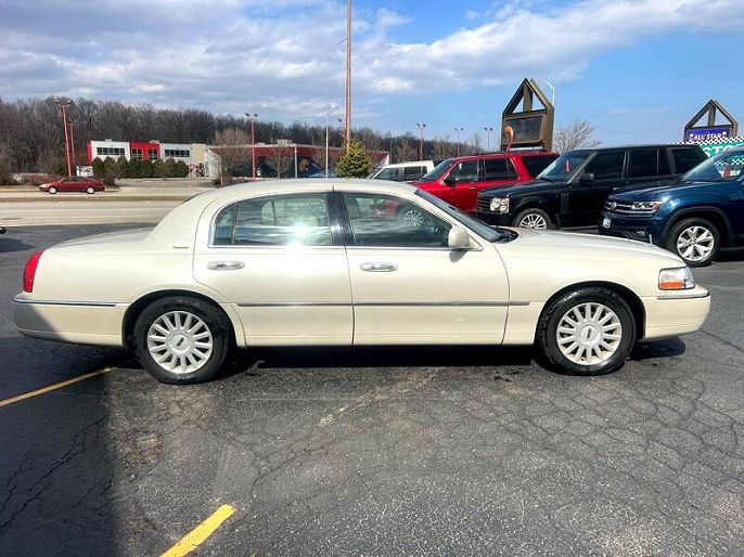 2005 Lincoln Town Car